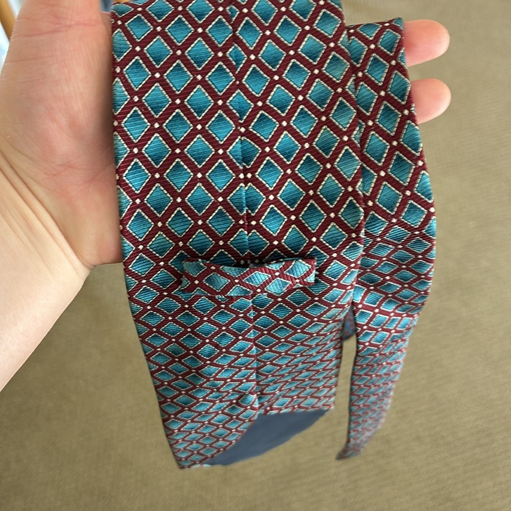 Geometric Patterned Tie - Picture 3 of 4